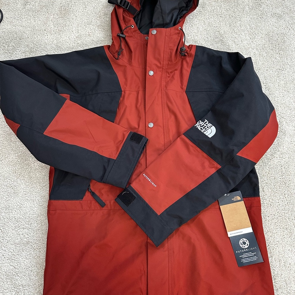 THE NORTH FACE Men MOUNTAIN LIGHT FUTURELIGHT JACKET Brick Red Medium